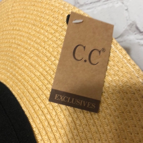 Women’s Beach Hat “ Privacy Please” - Picture 2 of 3